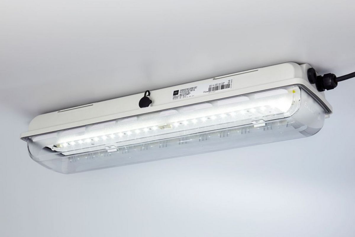 Centralna bateria została w tym wypadku połączona z oprawami LED EXLUX serii 6002